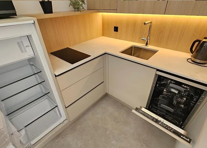 Domki-skansenzdbice - Letniskowe I Camper Zdbice